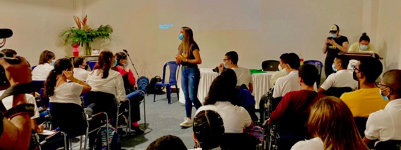 Auditorio lleno de personas