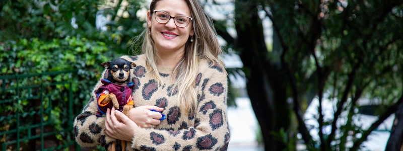 Fotografía: Valentina Barbosa junto a su perro Pupi