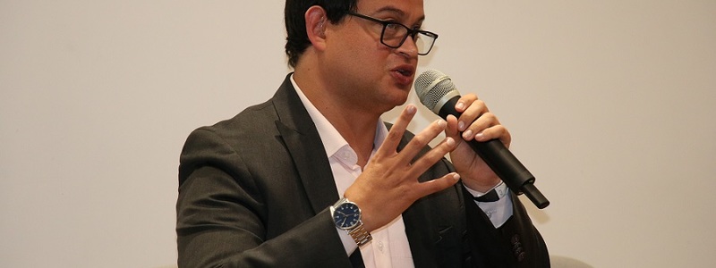 Fotografía: Juan Carlos Andrade, abogado y expositor del Primer Encuentro por la Inclusión de las Diversidades
